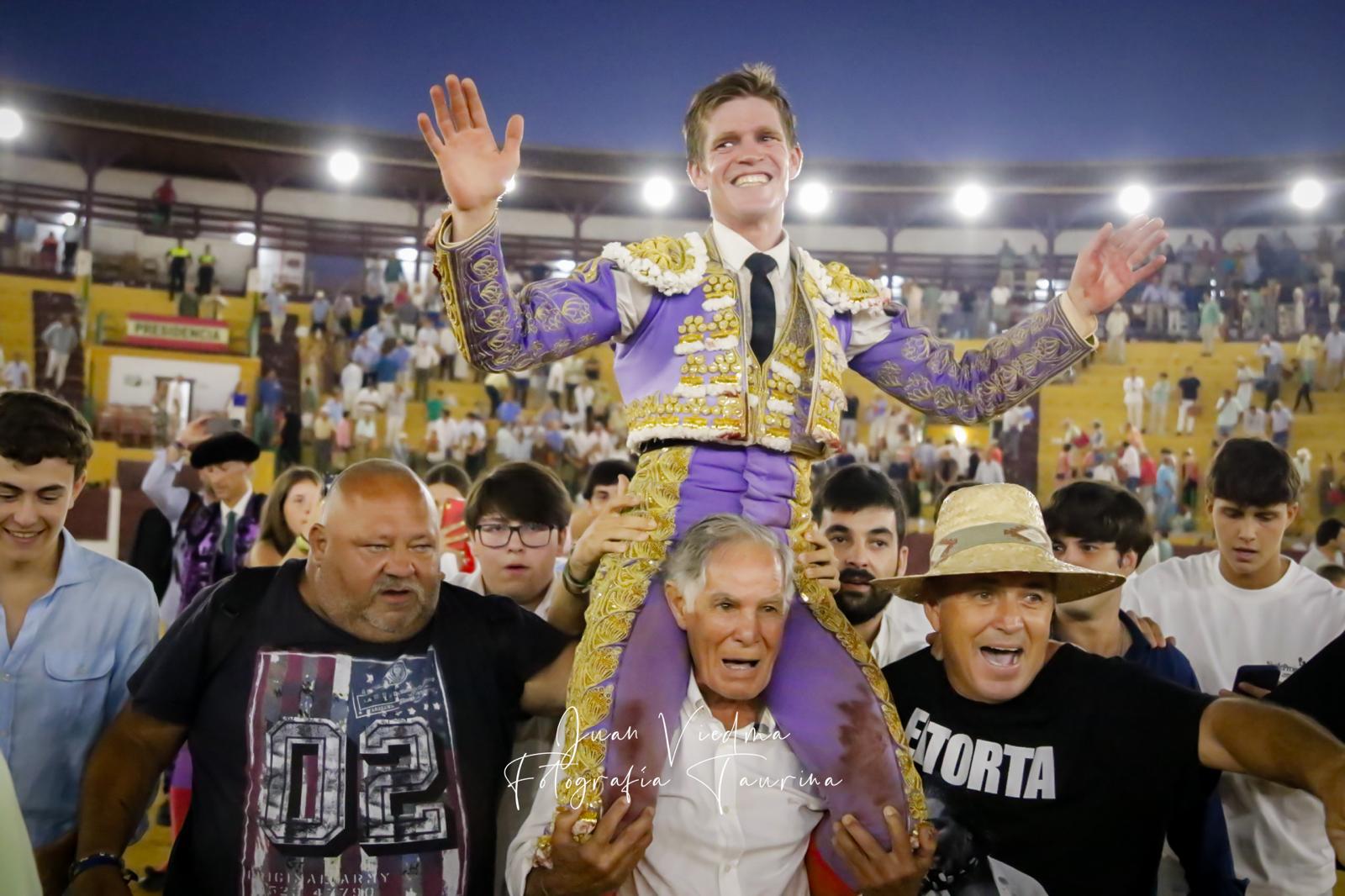 Reaparición deslumbrante de Borja Jiménez en su encerrona, cinco orejas ante los victorinos