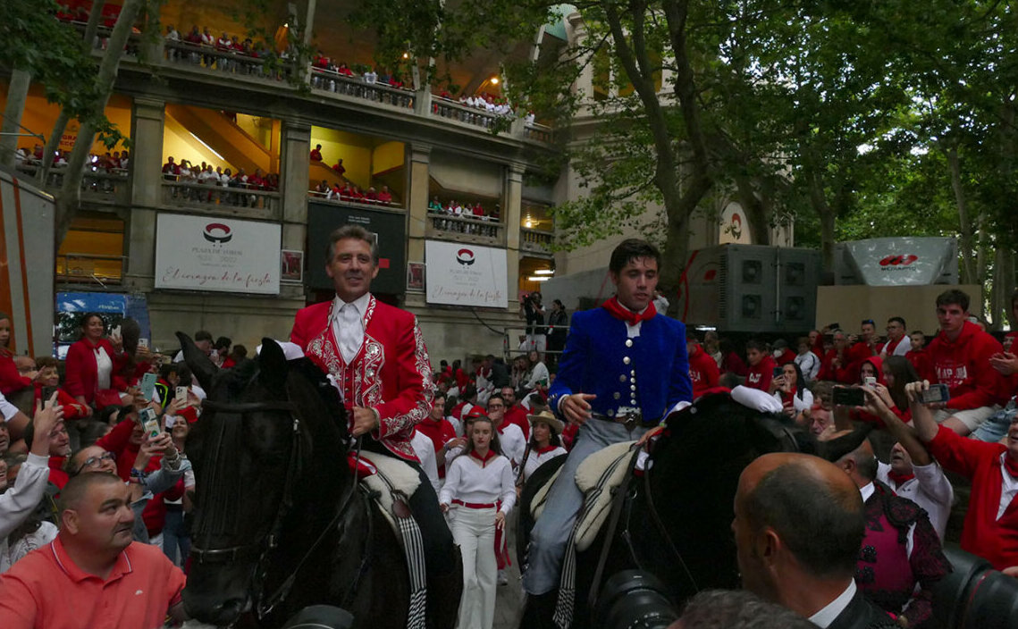 Pamplona despide con honores a su rey Pablo en la tarde más especial