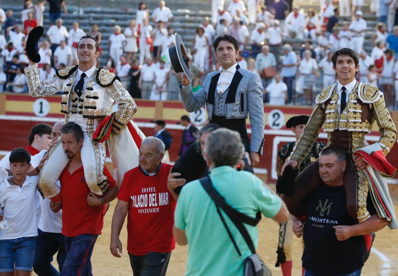 Castella, sensacional en Tudela, a hombros con Ventura y El Fandi