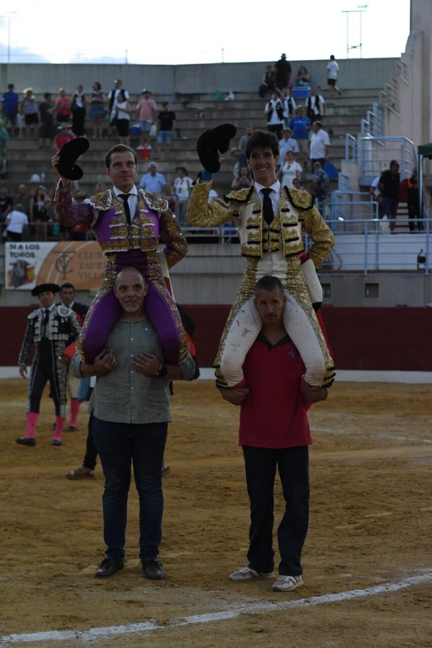 Javier Cortés y Esaú Fernández, a hombros en Villacañas