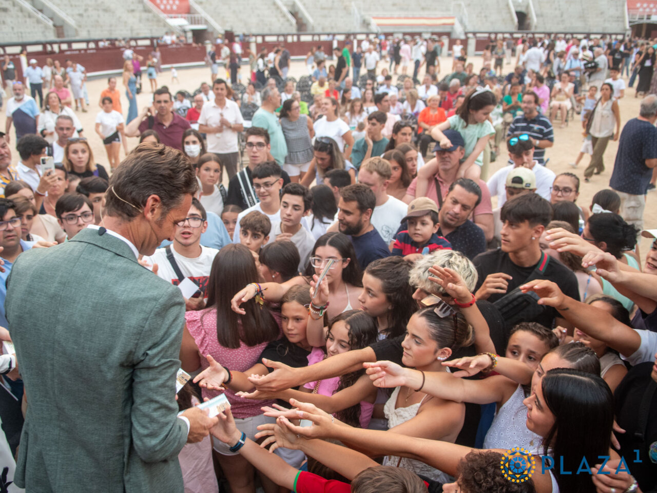 Más de un millar de personas en la exhibición de rejoneo de Martín Burgos en Las Ventas