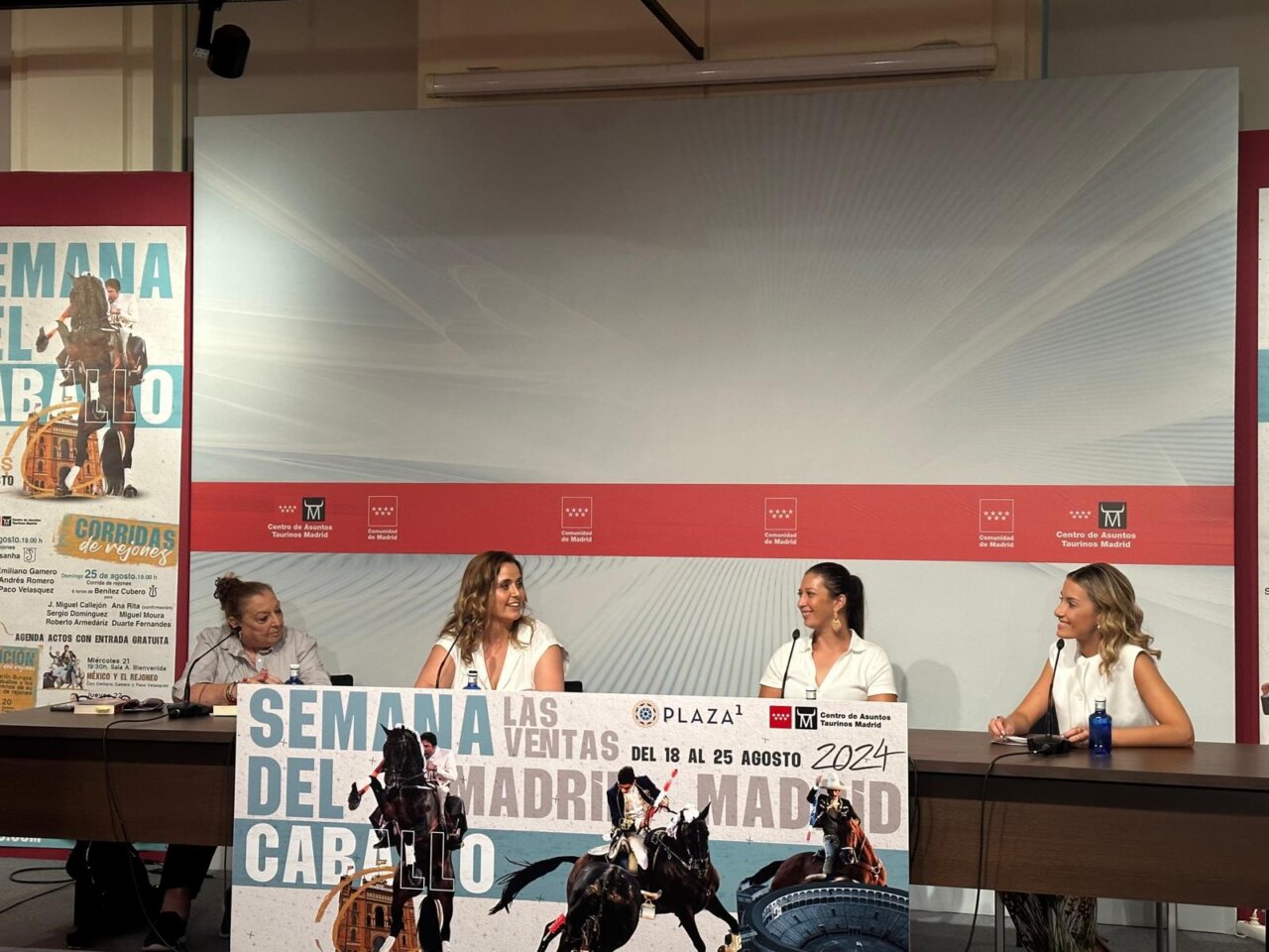 Ana Rita, Noelia Mota y Muriel Feiner, protagonistas ayer en el segundo coloquio de la Semana del Caballo
