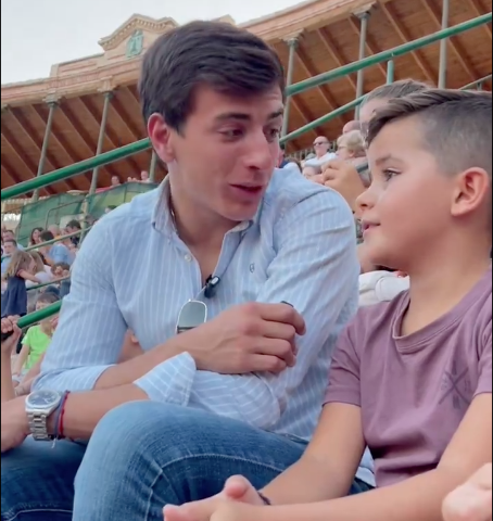 Nek Romero crea afición en Utiel: ¡los niños quieren ir a los toros!