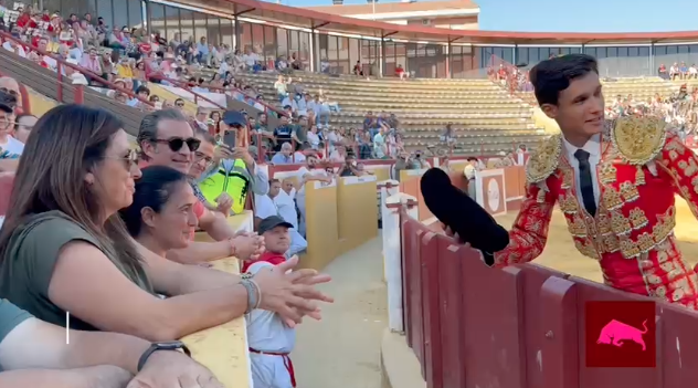 Así ha sido el emotivo brindis de Diosleguarde al equipo médico de Cuéllar