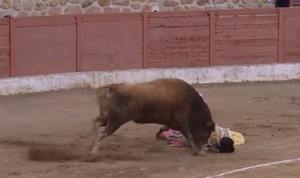 Víctor Hernández: fiebre y espasmos musculares en la primera noche de hospital