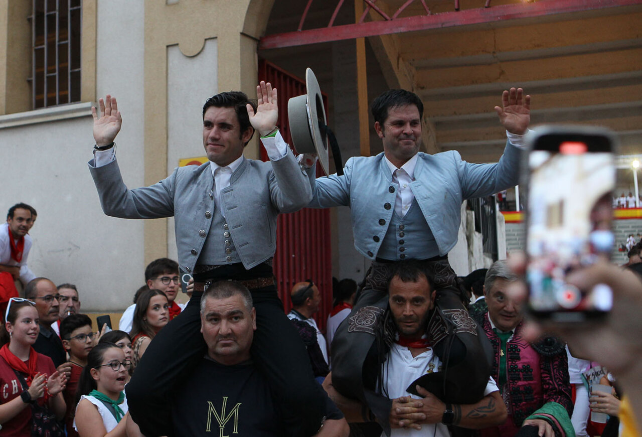 Sergio Domínguez y Guillermo Hermoso de Mendoza, a hombros en Calahorra