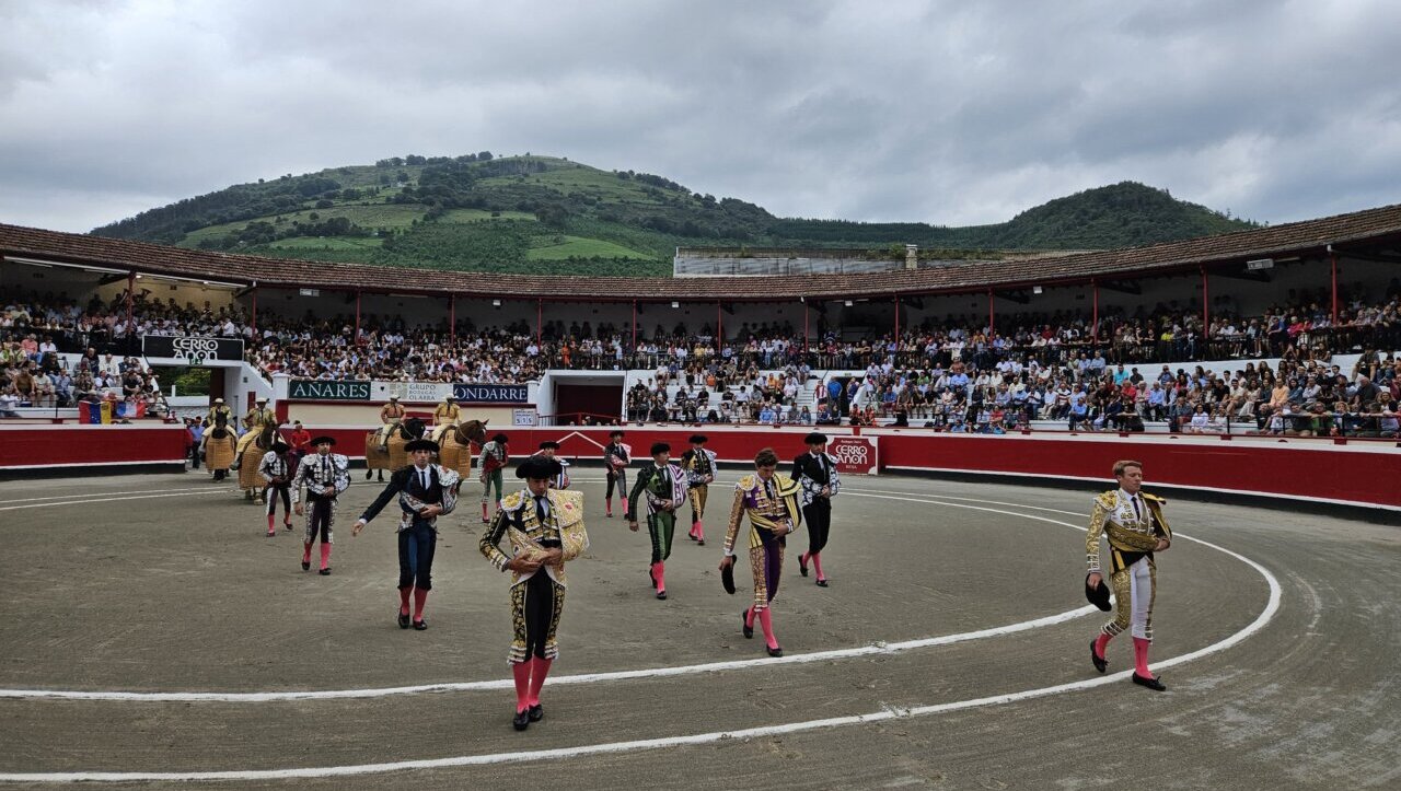 Tres toros de Vellosino entran en Azpeitia para la corrida del 31 de julio