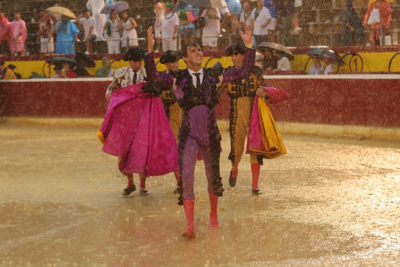 Ni el diluvio en Huesca puede con un entregado Roca Rey