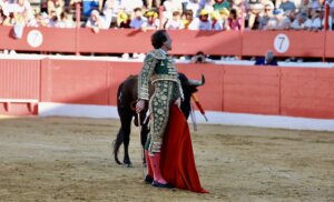 Román se fue a pie de la plaza de Alfaro por culpa del mal uso de la espada.