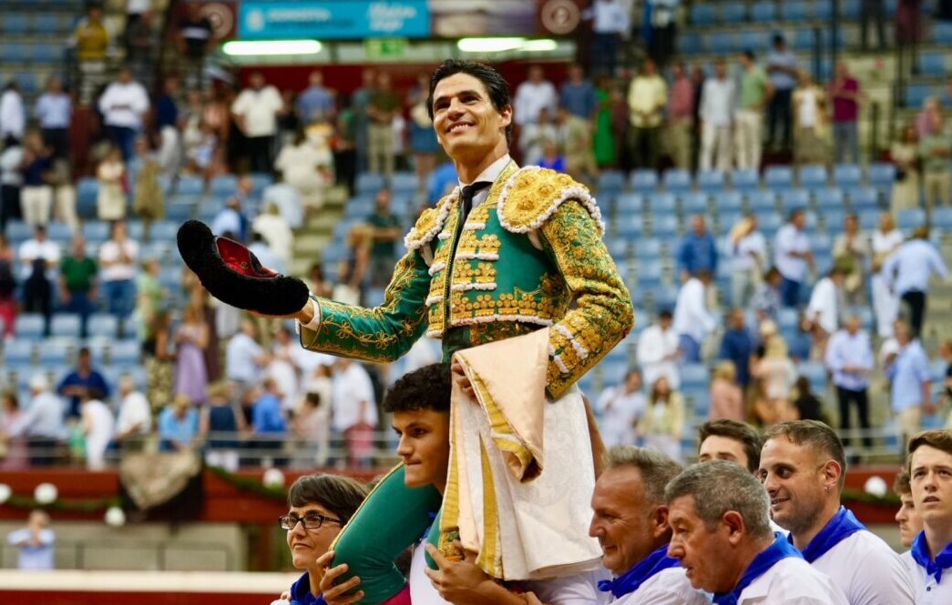 La armonía del toreo de Aguado conquista San Sebastián