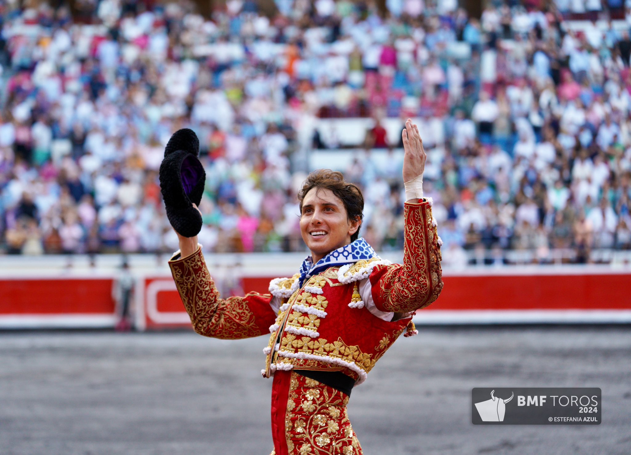 Roca Rey despierta pasiones y defiende su liderazgo en Bilbao