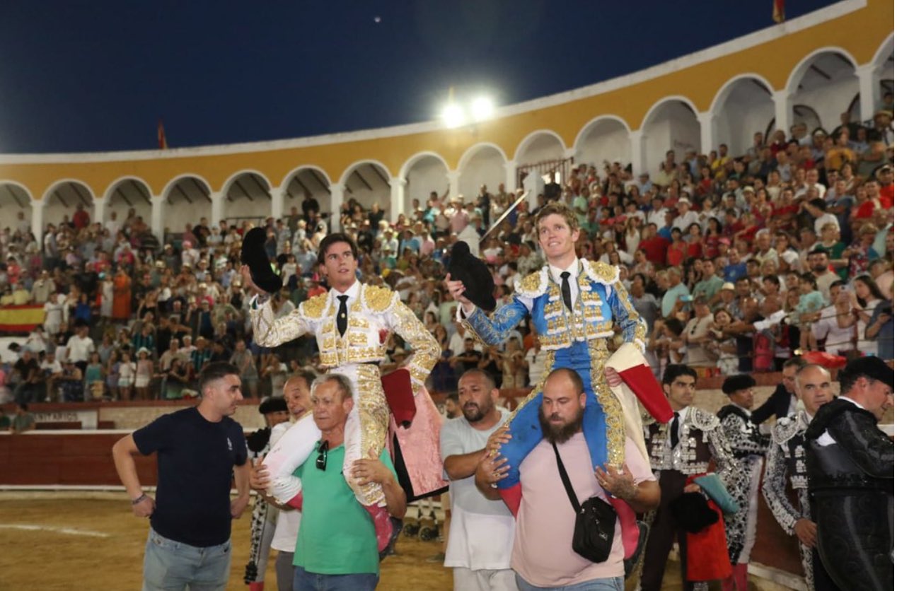 Alejandro Peñaranda, feliz alternativa en Tarazona de la Mancha, triunfa junto a Castella y Borja Jiménez
