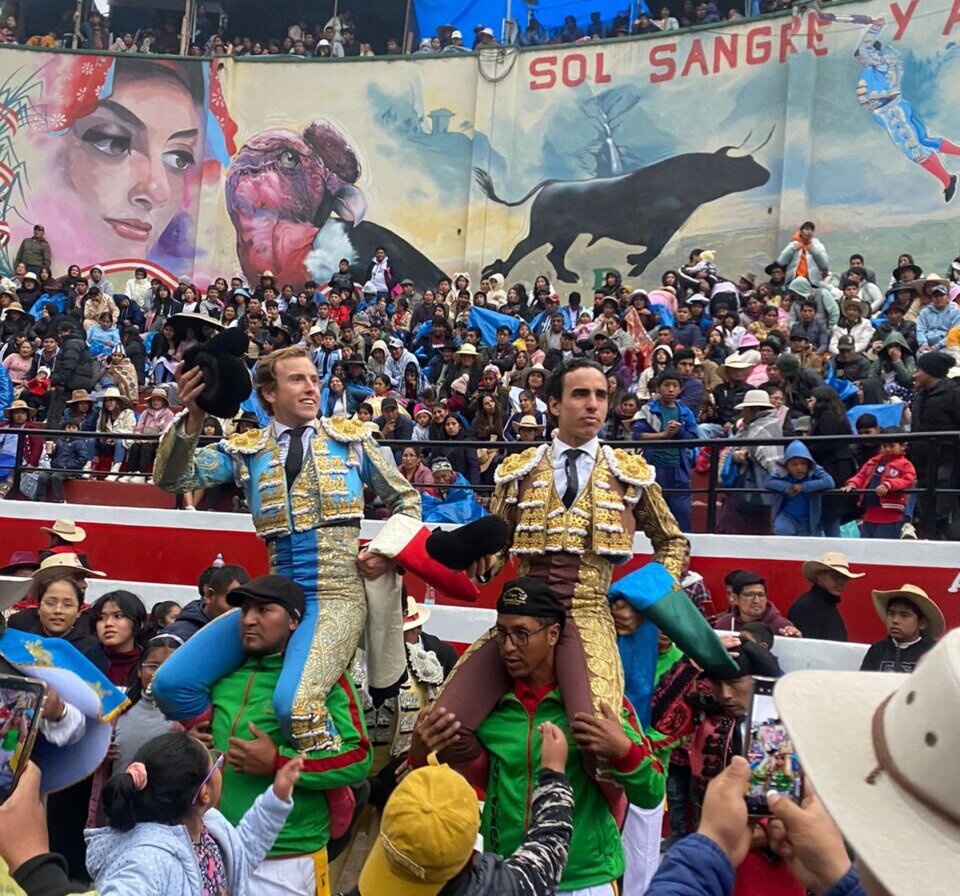 Román y Galdós llenan, triunfan e indultan en Ollaechea