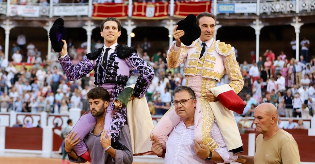 Ponce y Ginés Marín, epílogo triunfal en Gijón
