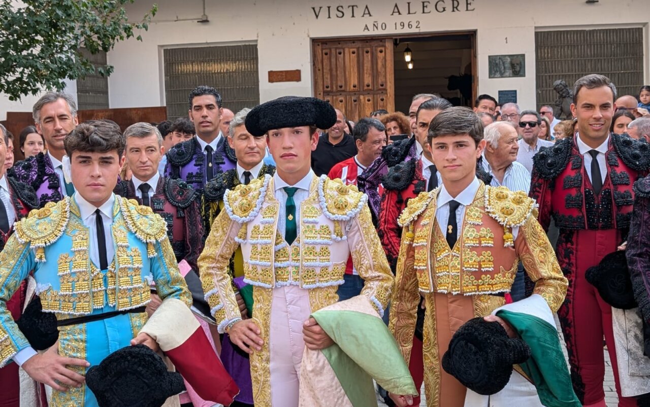 El insólito paseíllo de Jarocho, Palacio y Zulueta por las calles de Bilbao