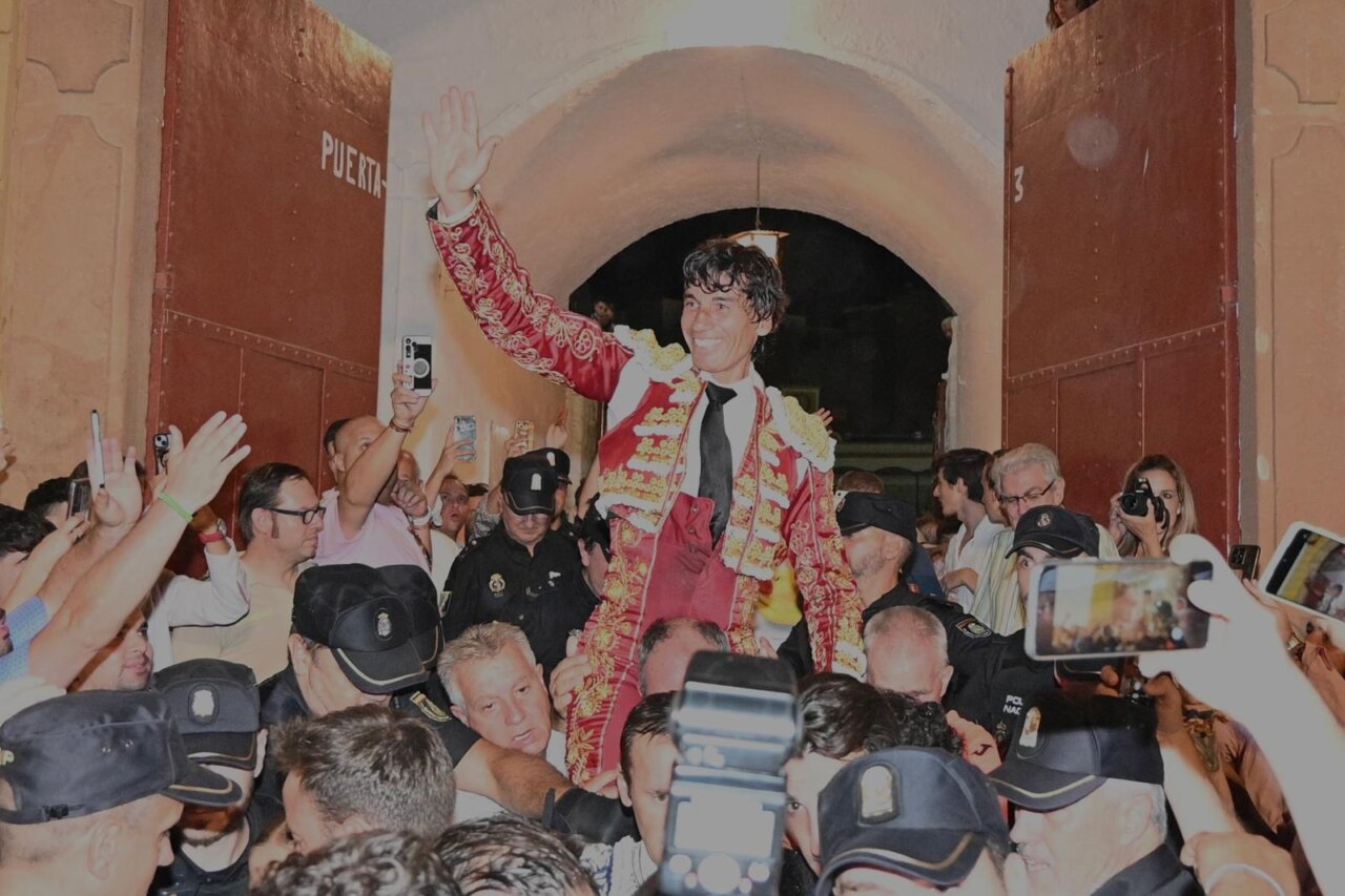 Curro Díaz, cinco orejas en su rescate en solitario en Linares