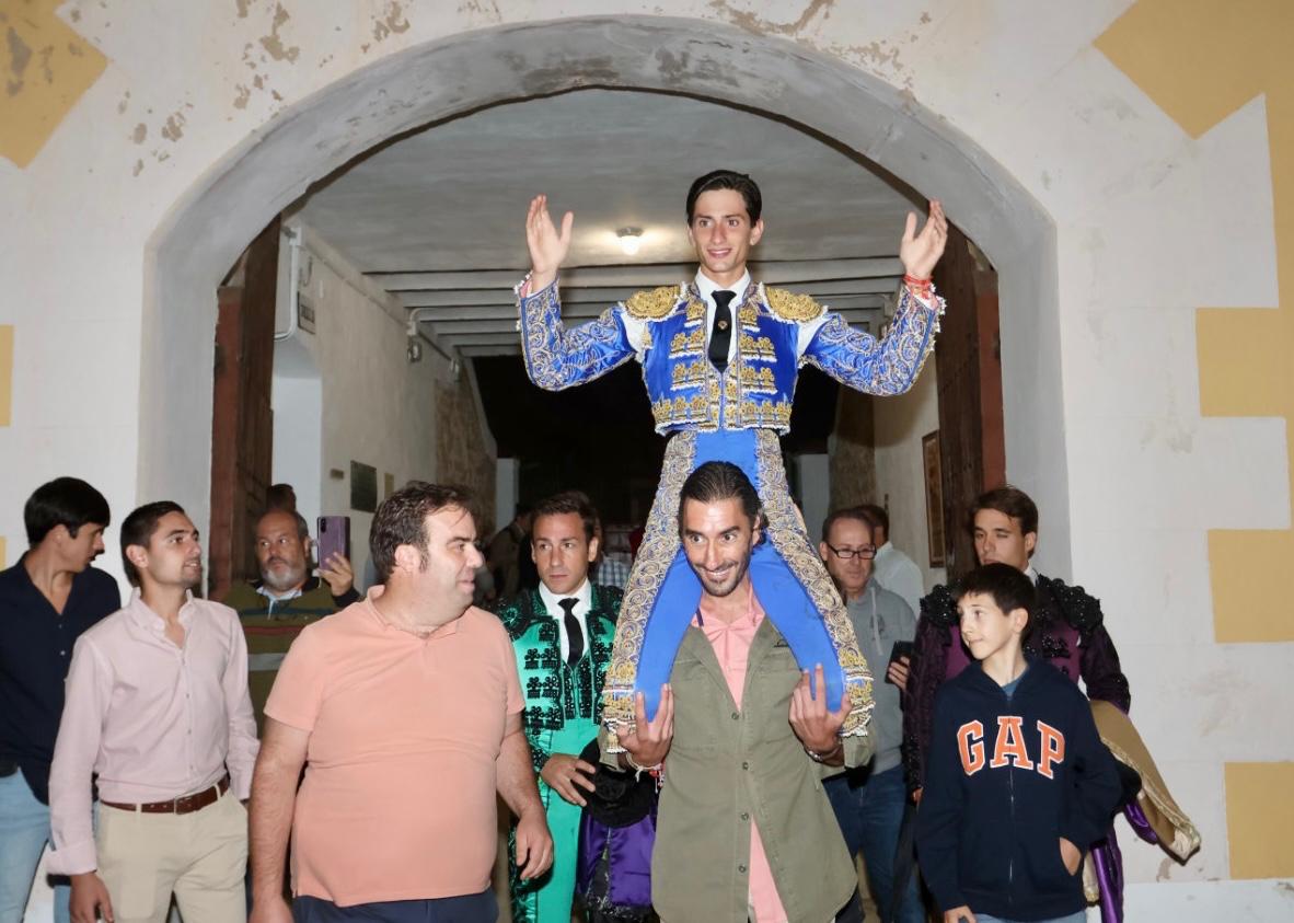 Toreo caro de Donaire y triunfo de Alcolado en Vilafranca