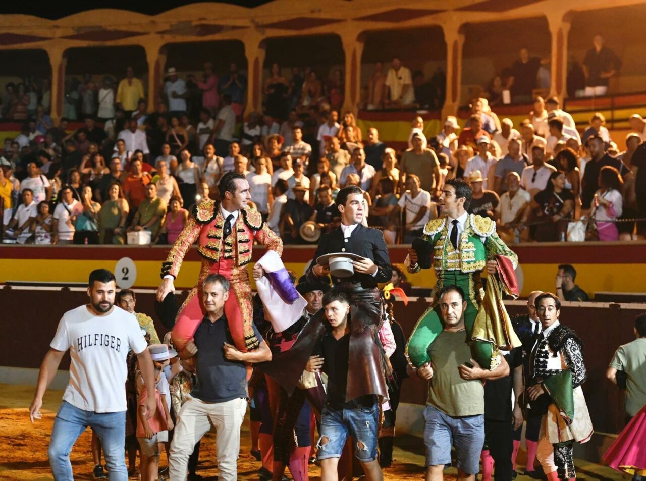 El Fandi indulta a Zalagardo de Fuente Ymbro en Berja y sale a hombros con Perera y Sebastián Fernández