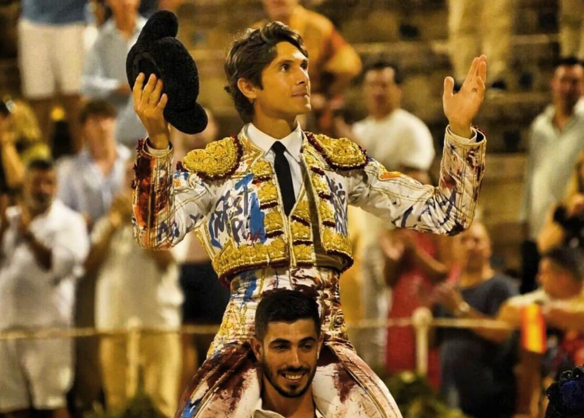 Castella triunfa en la II Corrida Zapatista ante un importante Roca Rey