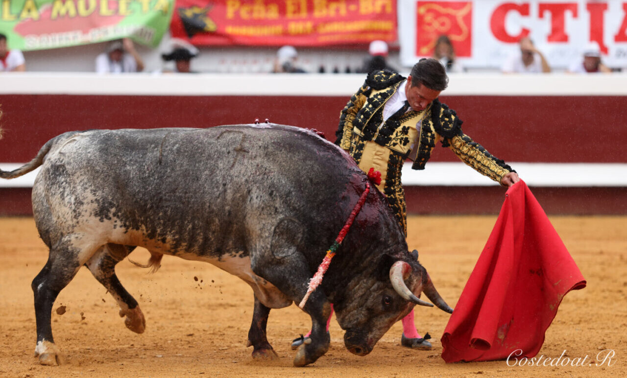 Caros detalles de Urdiales y pundonor de Luque con los santacolomas de La Quinta en Dax