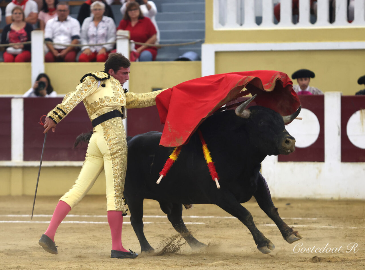 Diego Bastos y Nino Julián, oreja en Parentis; la terna en hombros en Santa Cruz del Retamar