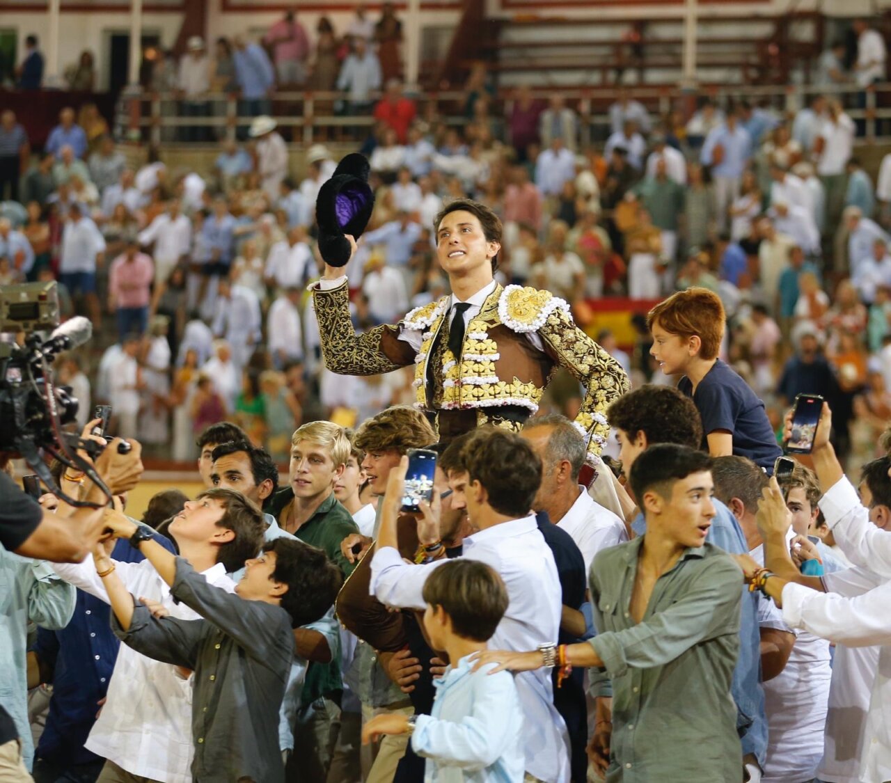 Roca Rey, sin frenos, encadena otra tarde redonda en El Puerto