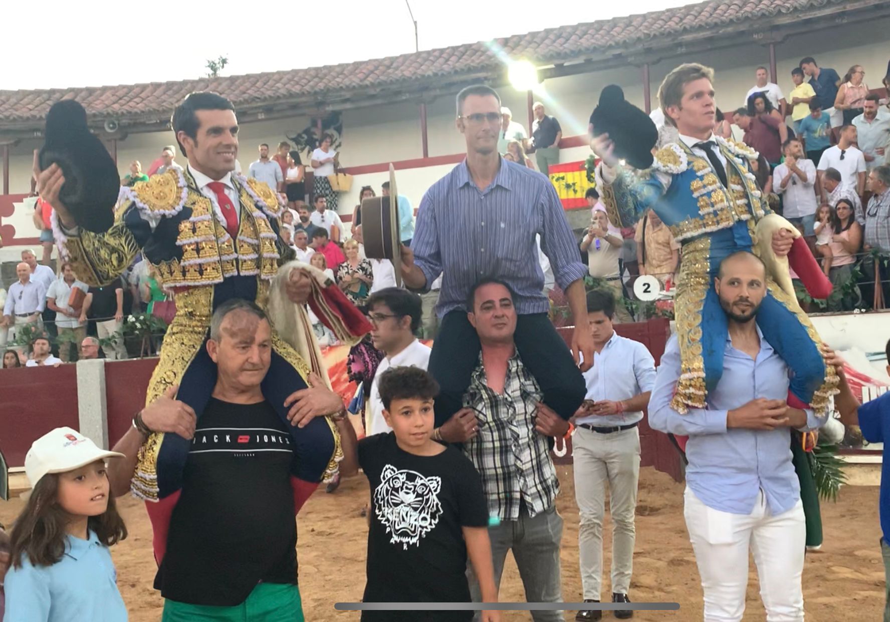 Emilio de Justo, Borja Jiménez y dos vellosinos de vuelta en Guijuelo