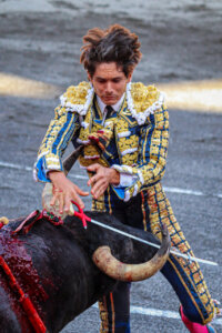 Castella, dos cornadas en Bilbao I MARTA ASCARZA - @m.ascarzaphotos