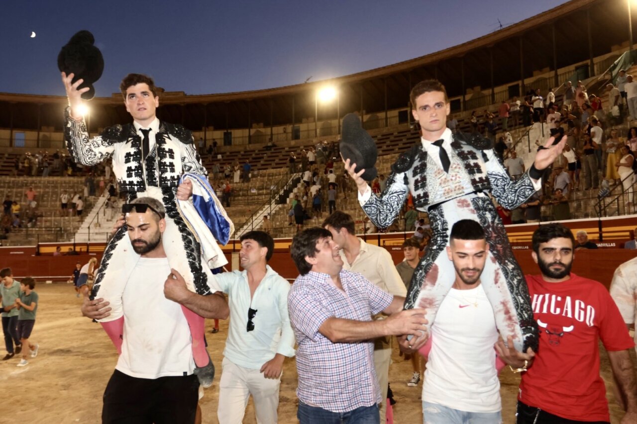 Puerta grande para Miguelito y Borja Escudero en Utiel