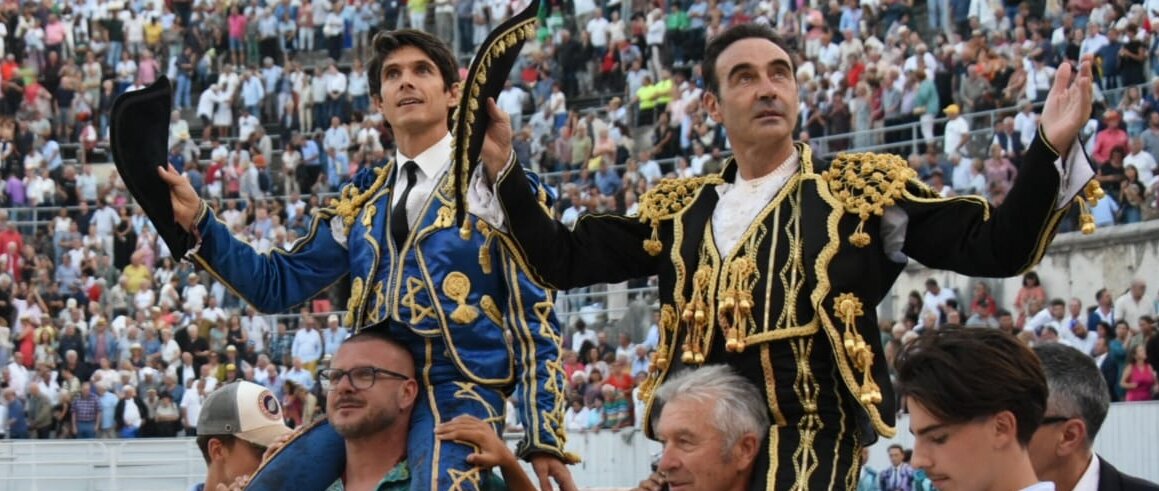 Ponce se despide a lo grande de Arles acompañado por Castella