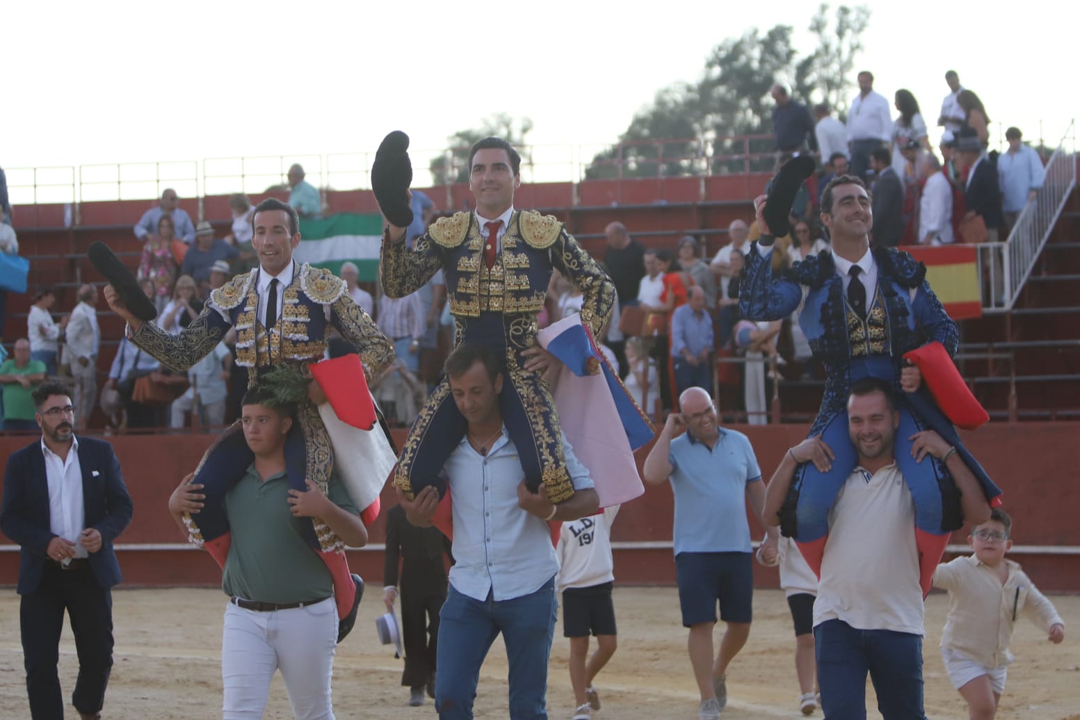 Chacón, Miranda y El Fandi, en hombros en Arcos de la Frontera; éxitos de Álvaro Alarcón, Paulo Jorge Santos, Sebastián Fernández...