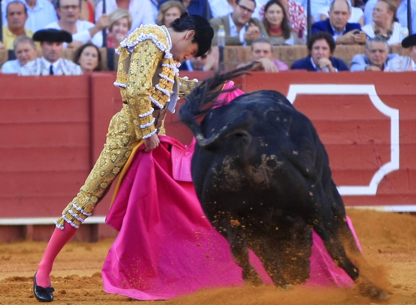 Juan Ortega borda el toreo de capa en la emotiva despedida de Pablo Hermoso en la Maestranza