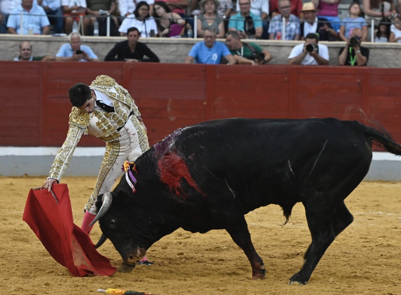 Jesús de la Calzada, luxación en el hombro derecho