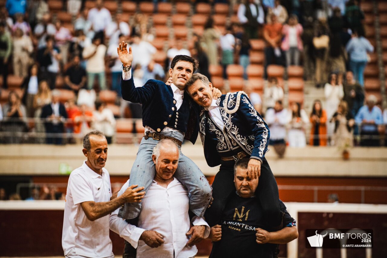 En el nombre del padre... y del hijo, feliz adiós de Pablo Hermoso a Logroño, a hombros junto a Guillermo