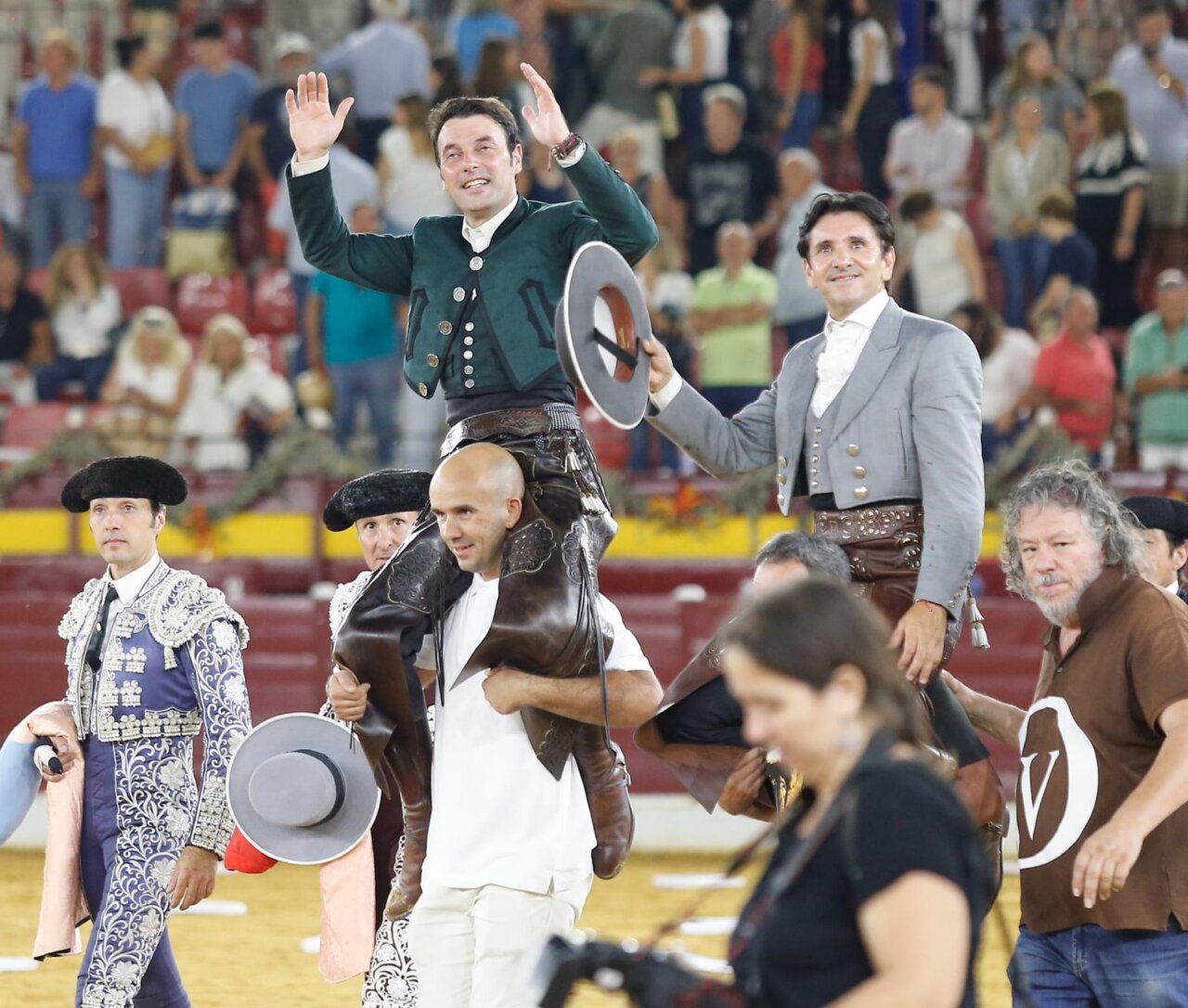 Ventura, cuatro orejas y un rabo, se lleva el duelo con Cartagena en Murcia