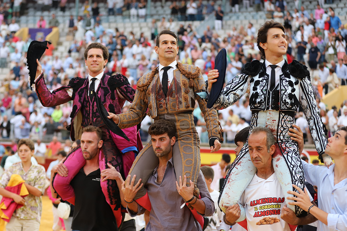 Manzanares, Roca Rey y Ginés Marín, tributo de oro a Pedro Giraldo en el cierre de Palencia