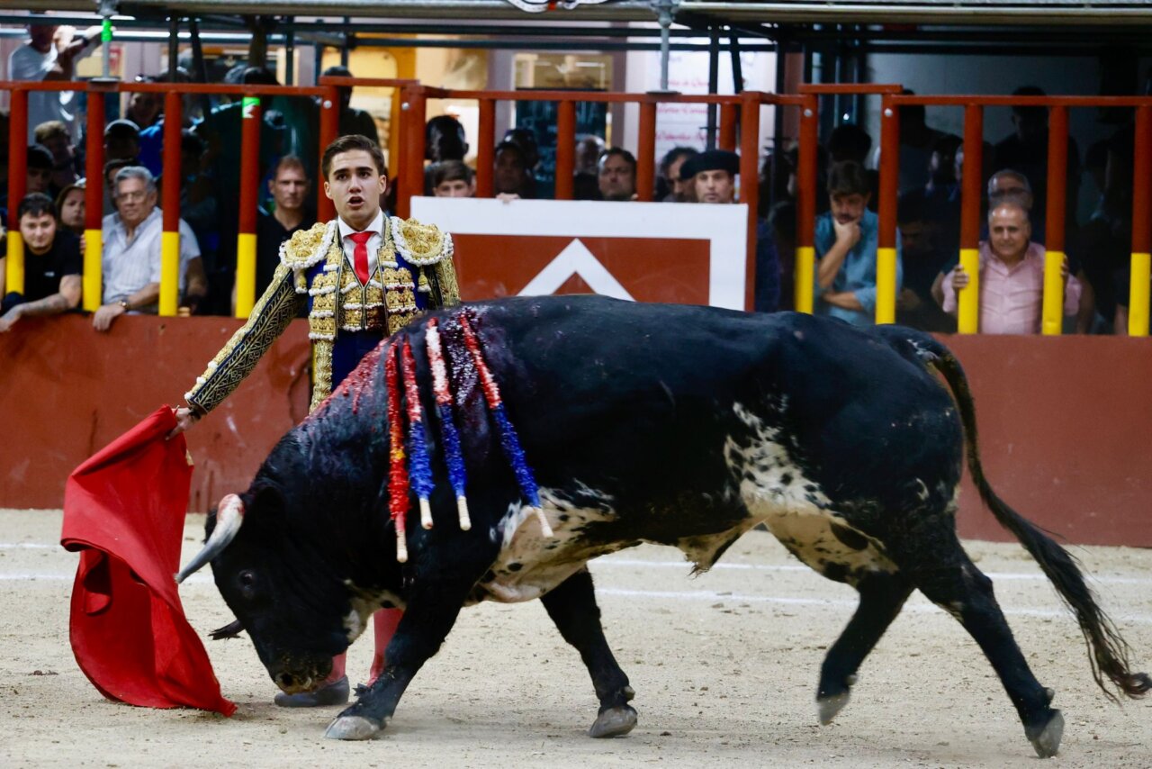 Joel Ramírez cae de pie ante sus paisanos en el cierre de Arganda del Rey