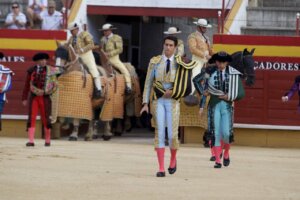 Paseíllo en la plaza de toros de El Álamo. Foto: Vanesa Santos.