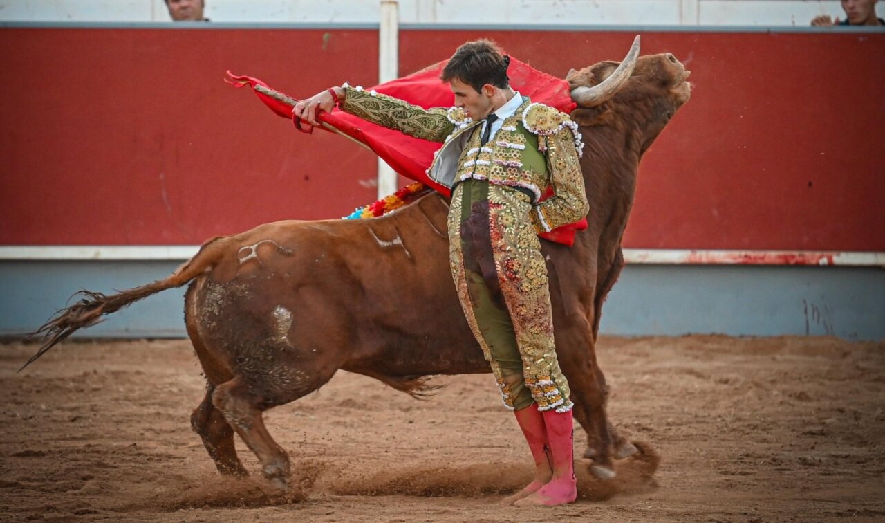 Navalón, cara y cruz; Jesús Romero en hombros en El Casar