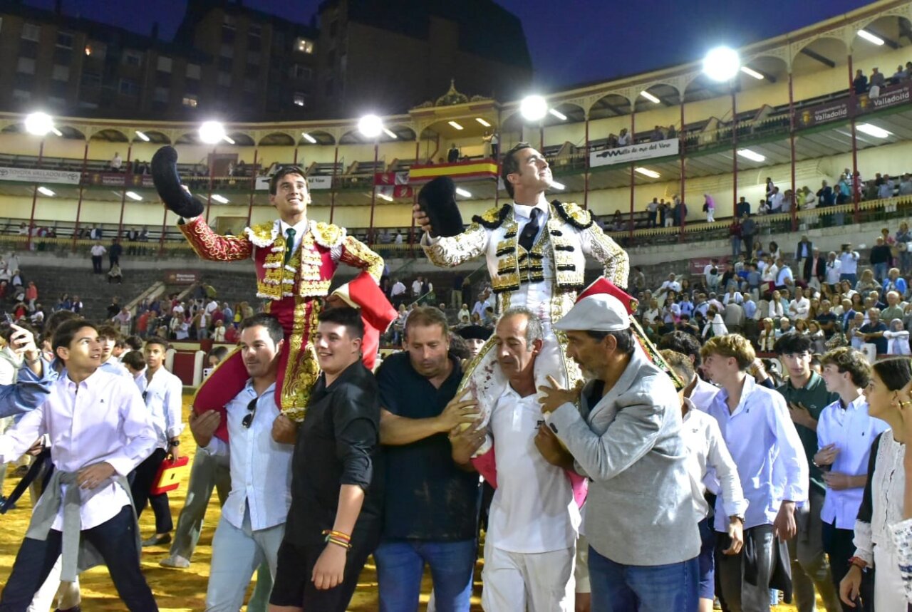 El Fandi e Ismael Martín, mucho más que banderillas, a hombros en Valladolid