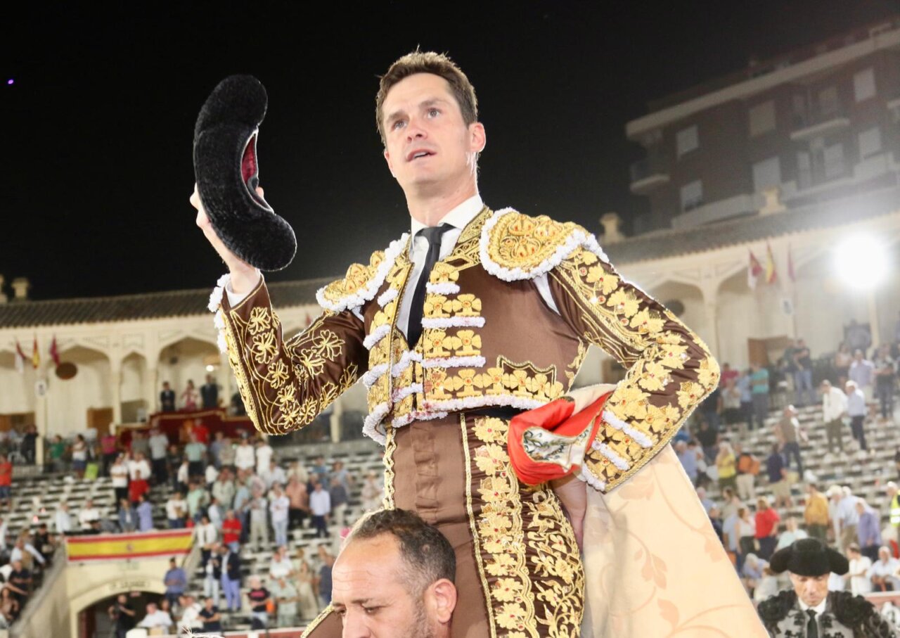 Cumbre de Luque y un faenón de Borja Jiménez en Albacete