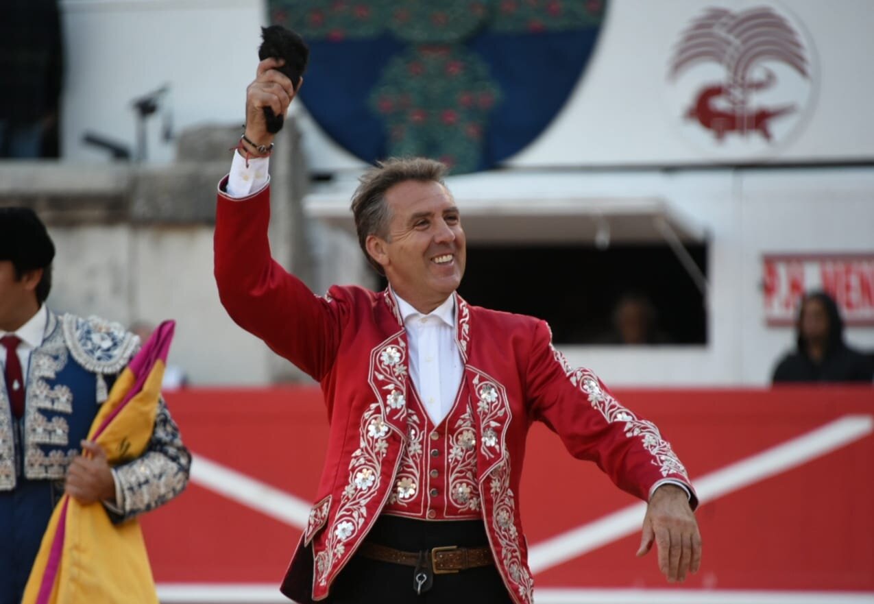 Pablo Hermoso, oreja en su adiós entre los detalles de Ortega en Nimes