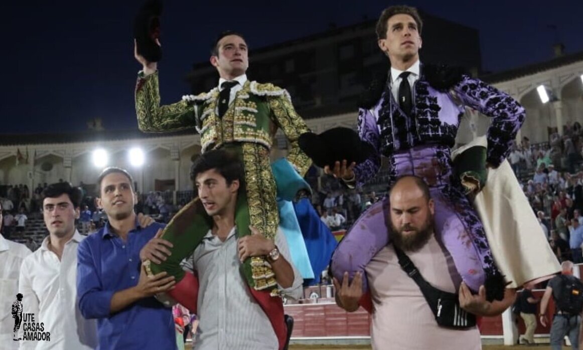 Fabulosos Molina y Ginés Marín entre la bravura de Conde de Mayalde en Albacete