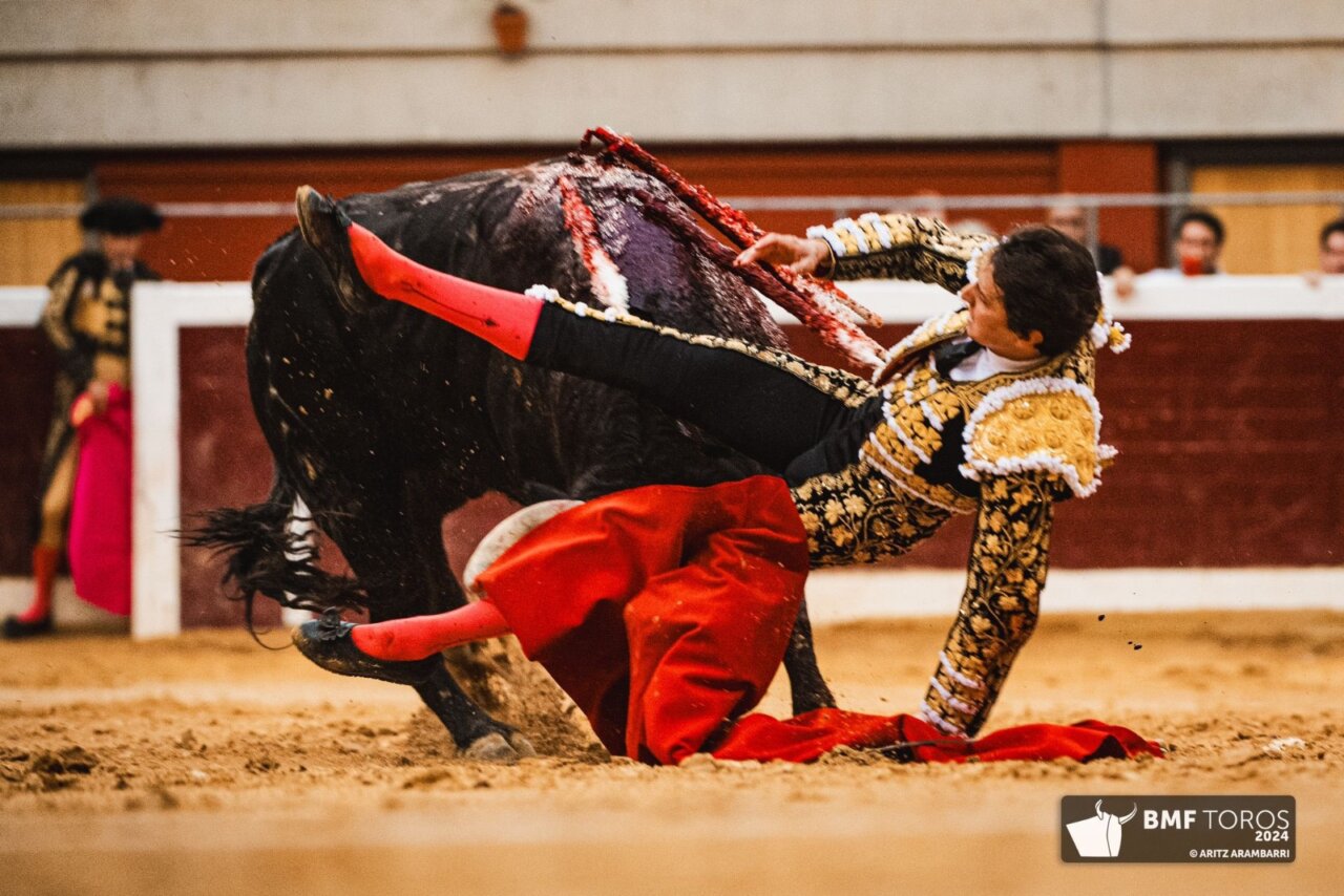 Roca Rey se libra de la cornada en Logroño