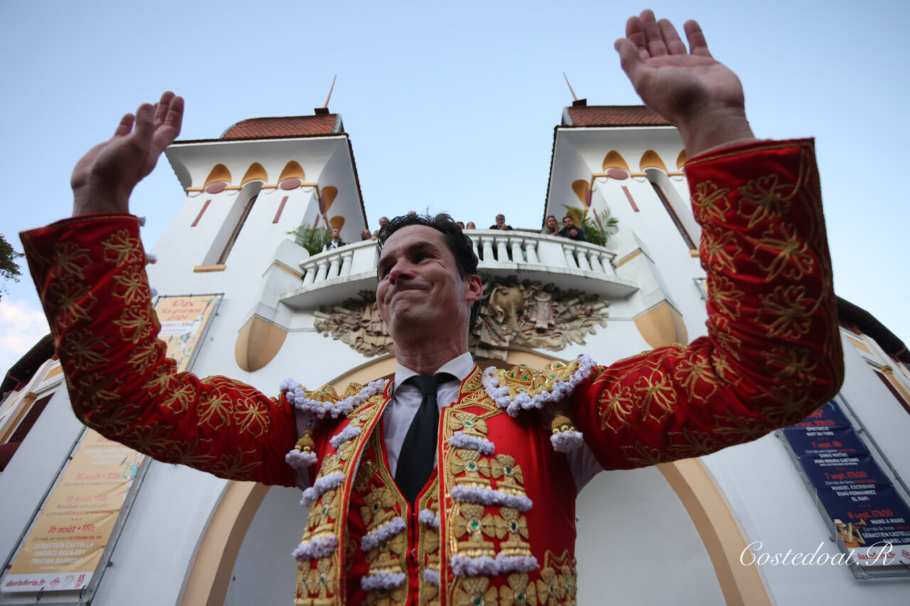 Daniel Luque se impone en el duelo con Castella en Dax