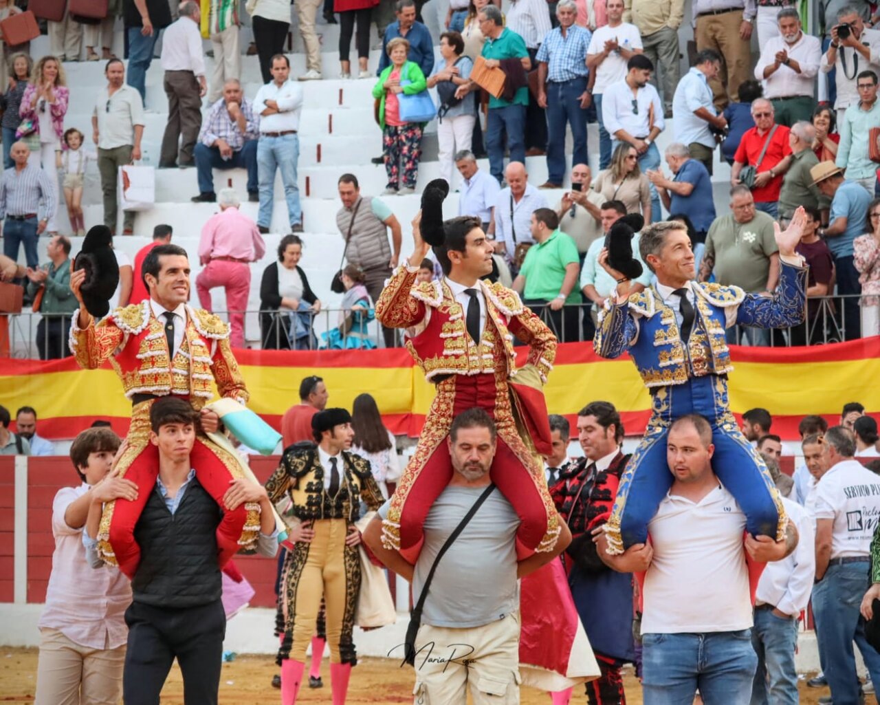 Escribano, Perera y De Justo, tarde de emociones fuertes en Fregenal de la Sierra
