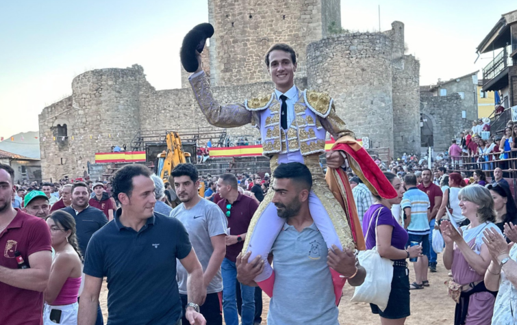 José María Trigueros, tres orejas en solitario; Callejón y Paco Velasquez, vuelta al ruedo en Sangüesa