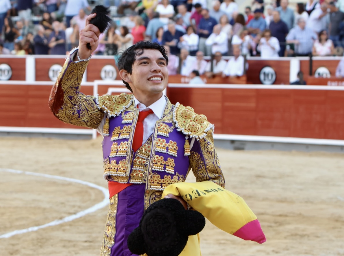 Fonseca, única oreja de una tarde accidentada en Albacete
