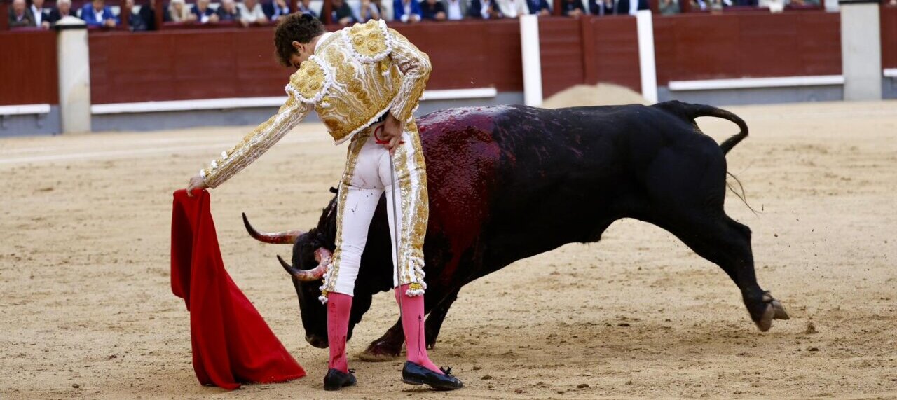 Despaciosidad y elegancia de Víctor Hernández en Madrid