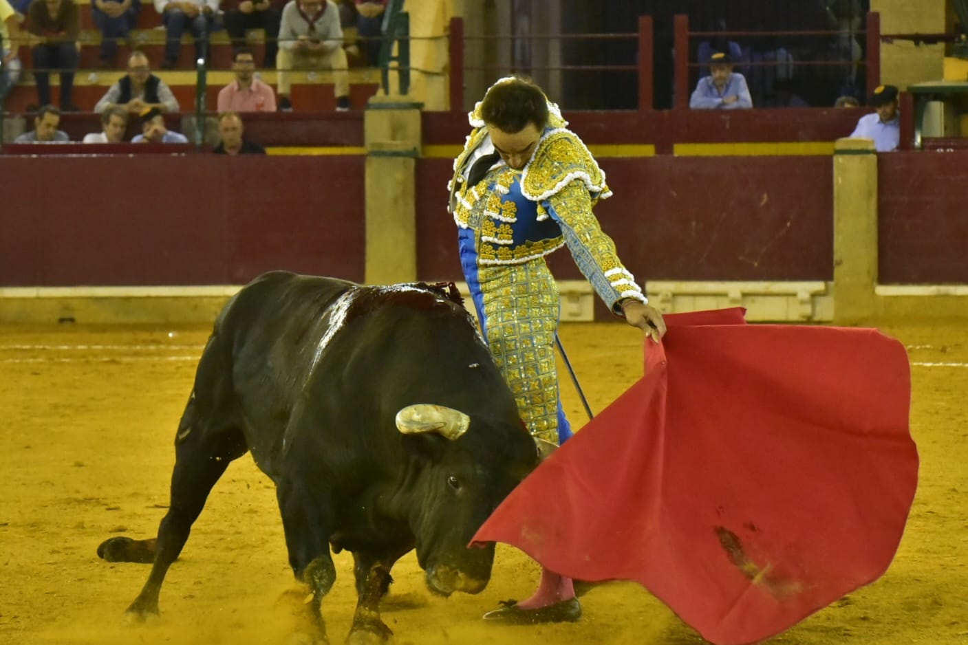 Gran faena de El Cid y vueltas al ruedo de Morenito y Ferrera en una descafeinada concurso en Zaragoza
